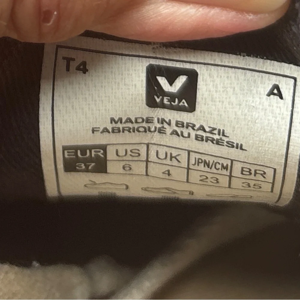 Veja Black and Cream Women's low top Sneakers Nova T4 Size 6